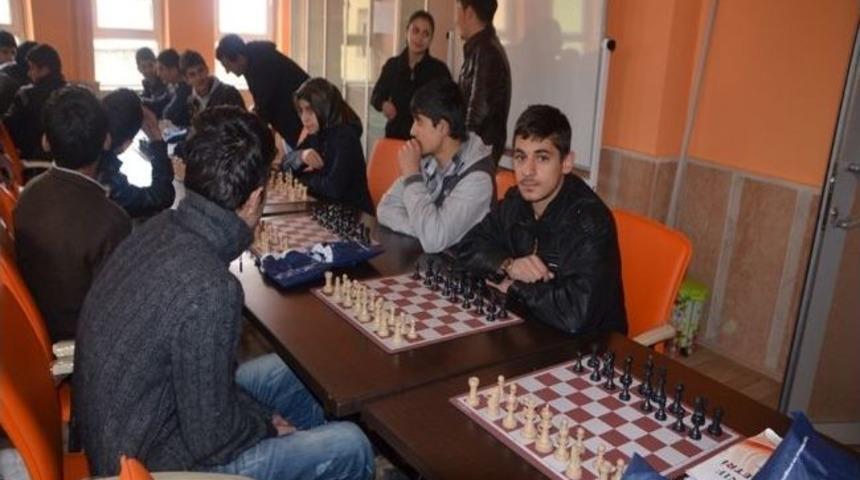 Şemdinli&rsquo;de Satran&ccedil; Turnuvası