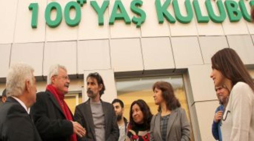 &lsquo;100 Yaş Kul&uuml;b&uuml;&rsquo; Ilk Misafirlerini Ağırladı