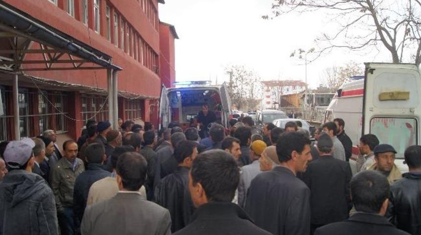 Bing&ouml;l&rsquo;de Trafik Kazası, 4 Yaralı