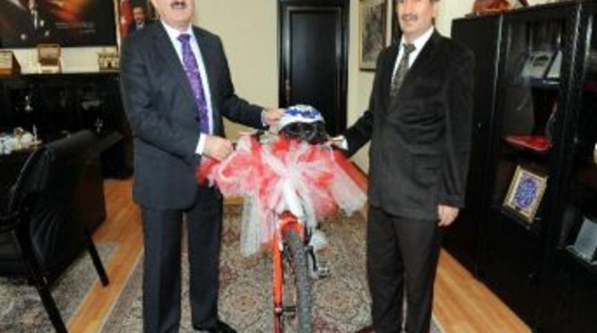 Kocaeli&rsquo;de Başarılı Olan Depremzede &Ouml;d&uuml;l&uuml;n&uuml; Van&rsquo;da Aldı