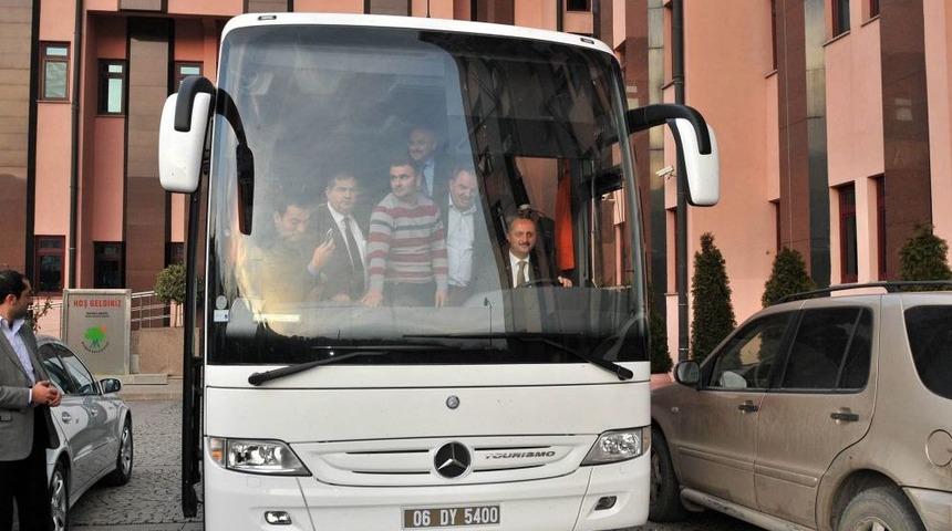 Başkan Akg&uuml;l, Yeni Otob&uuml;s&uuml; Test Etti