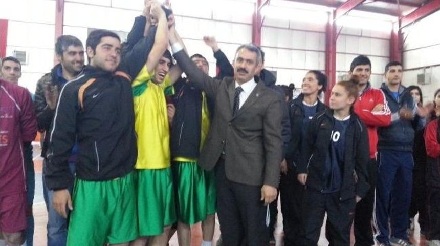 Futsal Kız Ve Erkeklerde Şampiyon Spor Lisesi Oldu