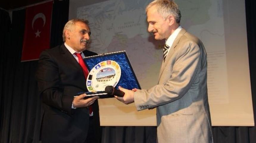 Tdk Başkanı Ka&ccedil;alin Sakarya&rsquo;nın Hendek İl&ccedil;esinde Konferans Verdi