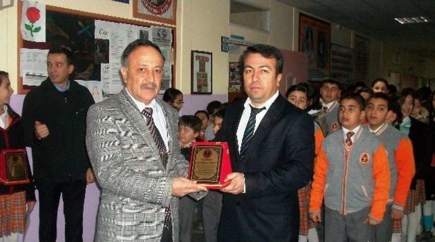 "siz İ&ccedil;erseniz Biz De İ&ccedil;eriz" Dediler, 3 &Ouml;ğretmene Sigarayı Bıraktırdılar