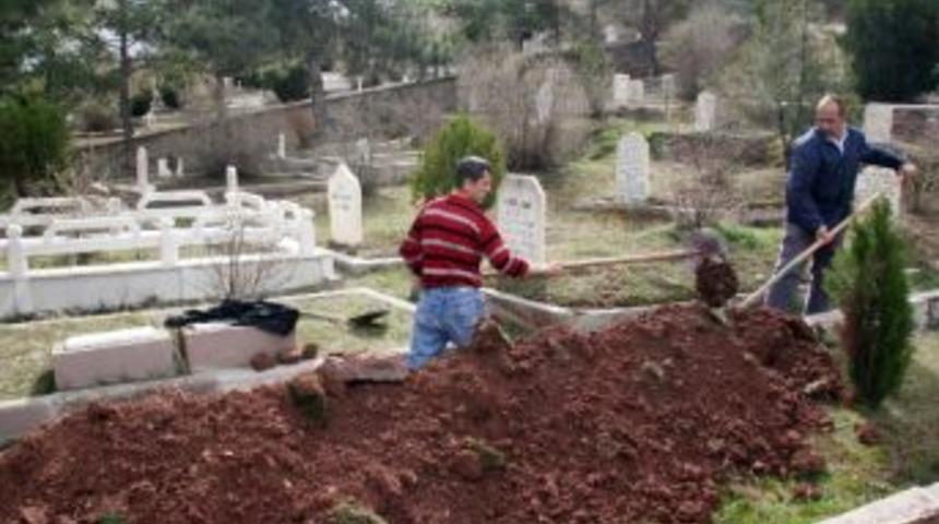 (&ouml;zel Haber) Cenazelerin Defnedileceği Kabirler Hazırlandı