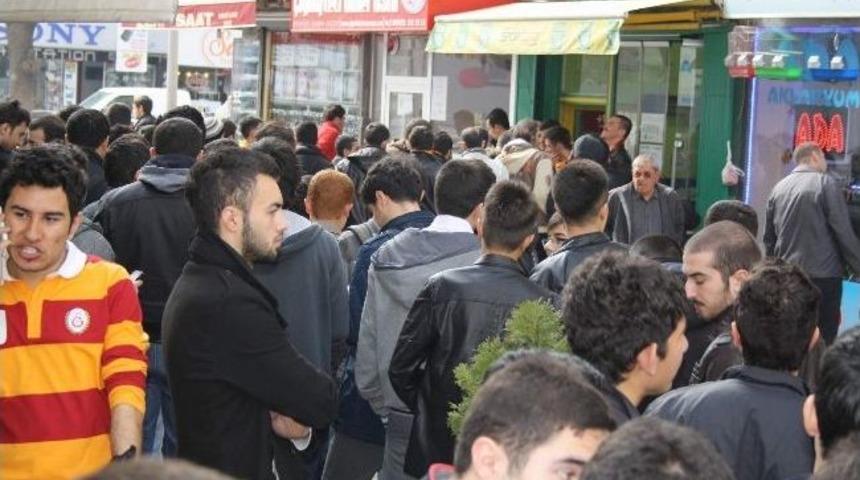 Kayseri'de Galatasaray Ma&ccedil;ına Yoğun İlgi