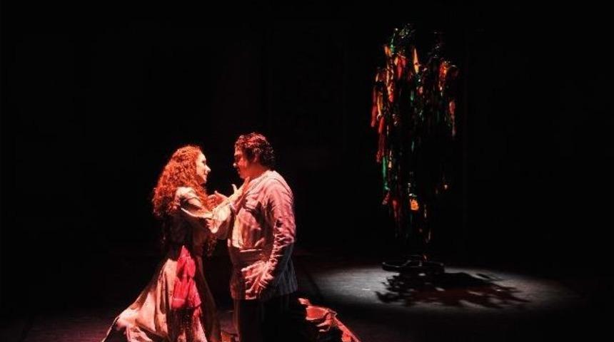 Adt, Baharı İki Yeni Oyunla Karşılıyor