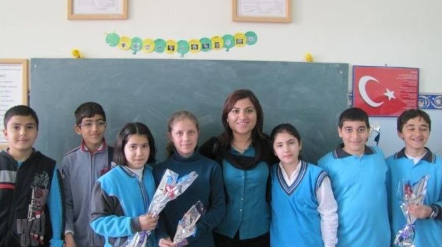 &Ouml;ğrencilerden &ldquo;kadınlar G&uuml;n&uuml; &rdquo; Etkinliği