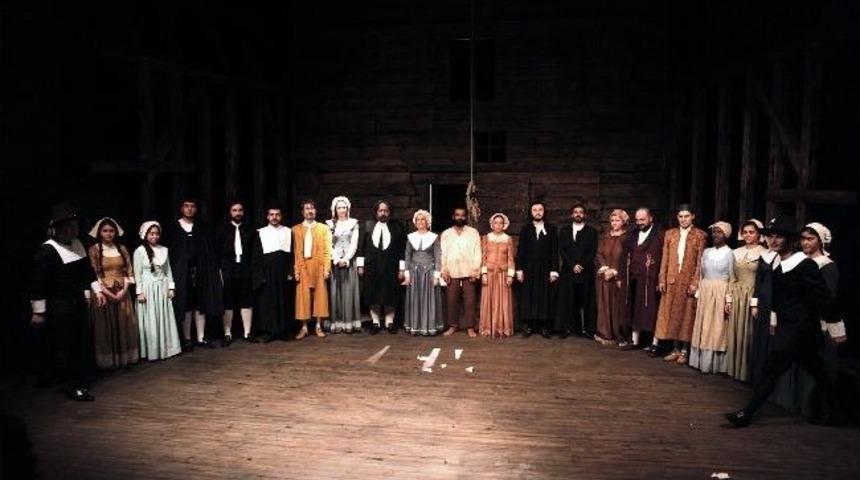 Bornova&rsquo;da Tiyatro Zamanı