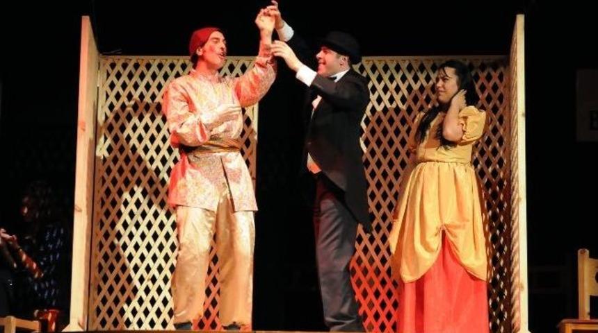 Kent Tiyatrosu &lsquo;ethos&rsquo; İ&ccedil;in Perde Diyecek