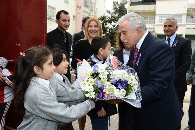 Öğrencilerden Aldırmaz’a Sevgi Gösterisi