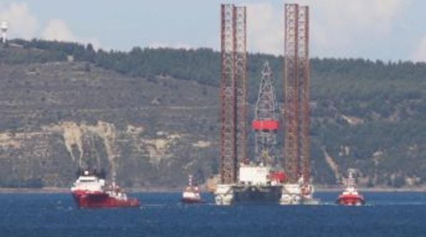 Dev Platform &Ccedil;anakkale Boğazı'ndan Ge&ccedil;ti