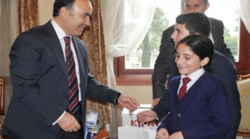 Aksekili &Ouml;ğrenciler Bing&ouml;l Ve Hakkari'ye Kitap G&ouml;nderecek