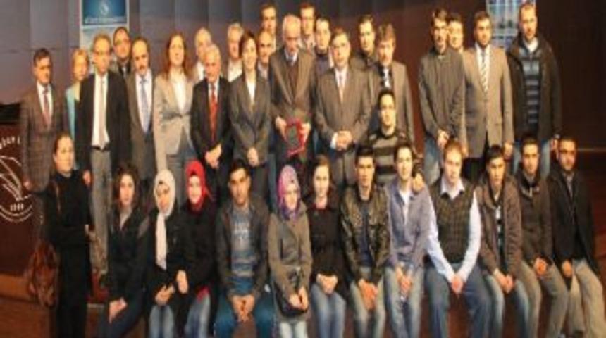 &Uuml;nl&uuml; Yazar &Ccedil;anakkale Savaşını D&uuml;zce'de Anlattı