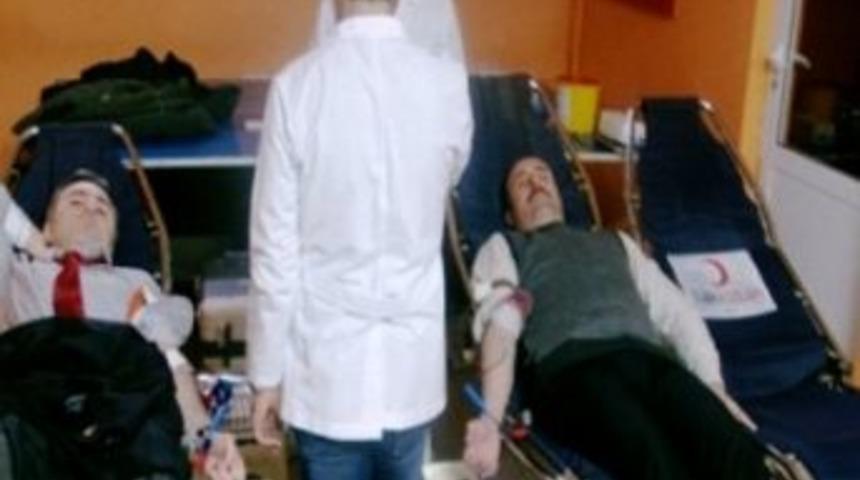 Hopa Atat&uuml;rk Lisesi'nden Kan Bağışı Kampanyası