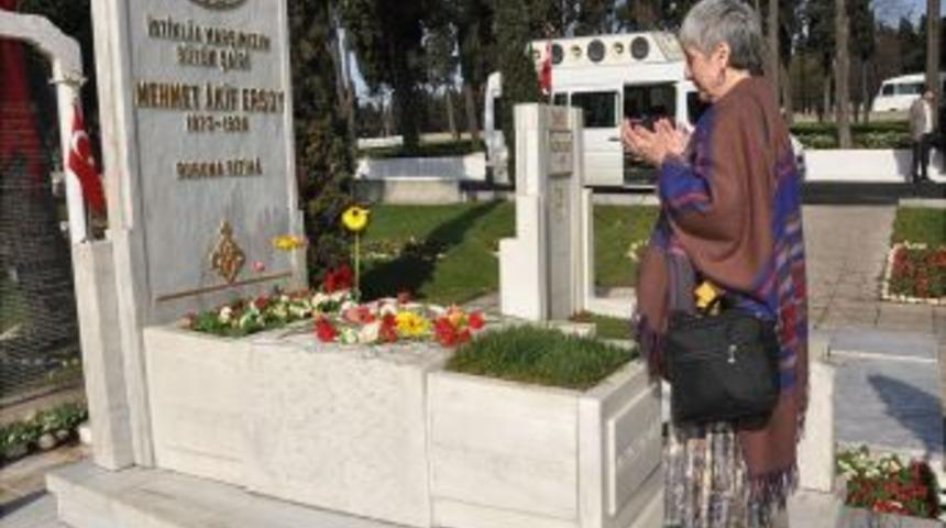 İstiklal Marşı Şairi, Mezarı Başında Anıldı