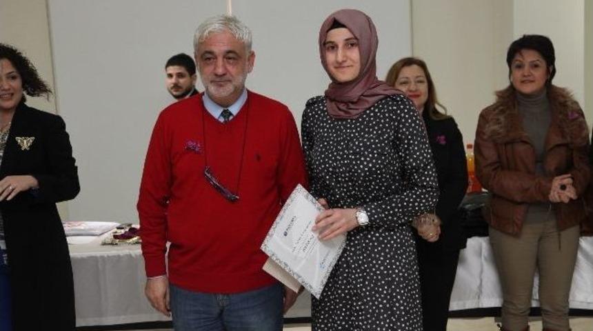 &ldquo;&uuml;reten Kadın&rdquo; Fotoğrafları Sergilendi