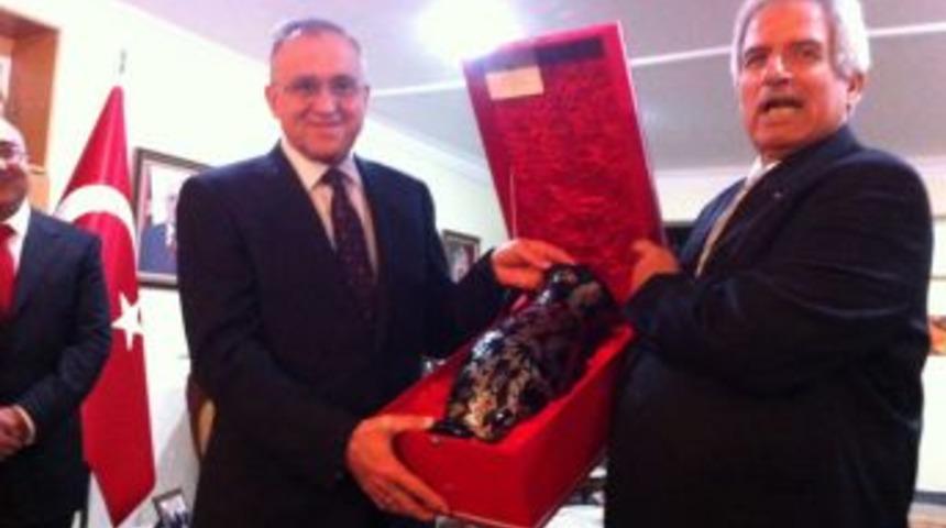 Filistinli B&uuml;y&uuml;kel&ccedil;i&rsquo;den G&uuml;zelbey&rsquo;e Suriye Teşekk&uuml;r&uuml;