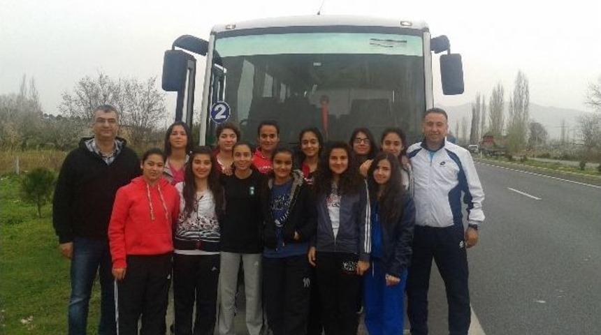 Şampiyon Yola &Ccedil;ıktı