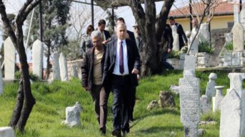 Denizli&rsquo;nin T&uuml;rk D&ouml;nemi, Tarih&icirc; Mezarlıkta G&uuml;ny&uuml;z&uuml;ne &Ccedil;ıkıyor