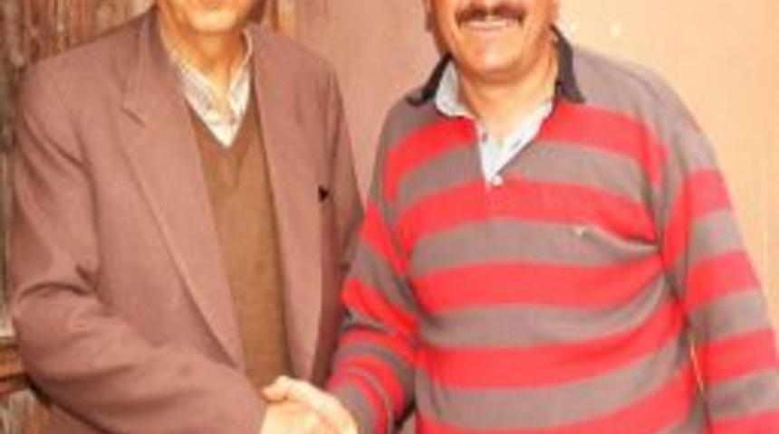 Gazete Dağıtırken Bulduğu C&uuml;zdanı Sahibine Verdi