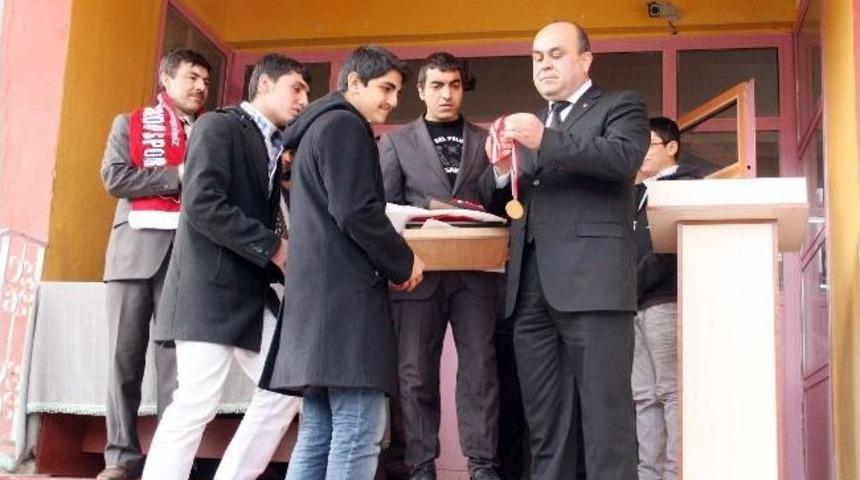 Yerk&ouml;yl&uuml; Robotlar &Ouml;d&uuml;lleri Kaptı