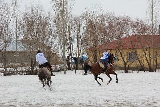 Cirit’in Hanımağası Erzurum’da At Bindi