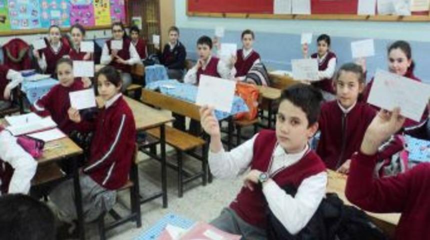 &Ouml;ğretmenlerinin Sigarayı Bırakması I&ccedil;in 100 &Ouml;ğrenci Mektup Yazdı