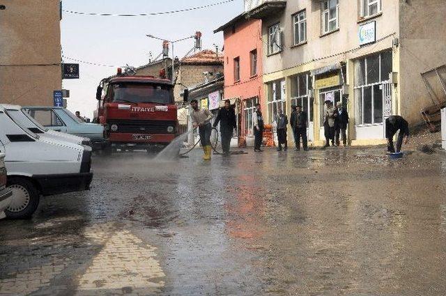 Çelikhan Belediyesi Bahar Temizliğine Başladı