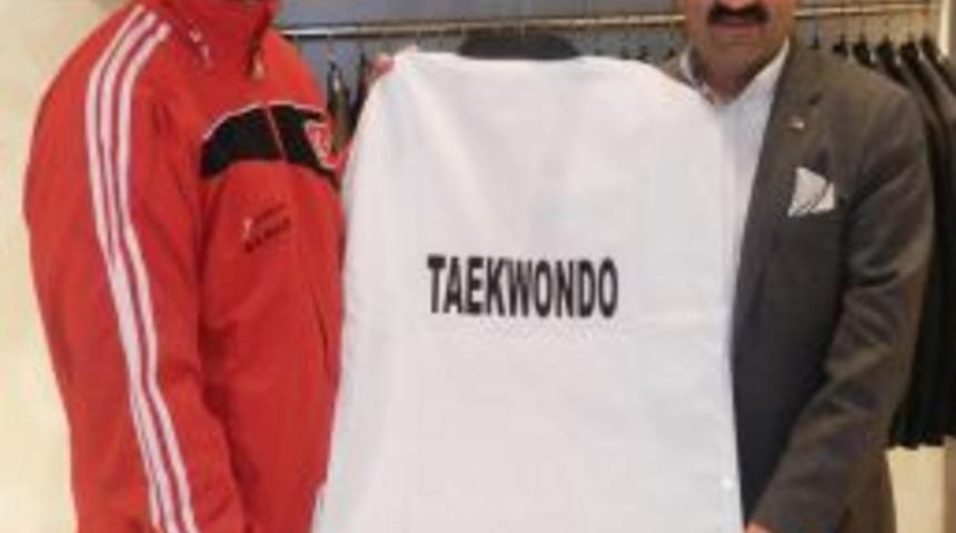 D&uuml;nya Tekvando Poomse Şampiyonu Alper, Sarar Kul&uuml;b&uuml;'ne Transfer Oldu