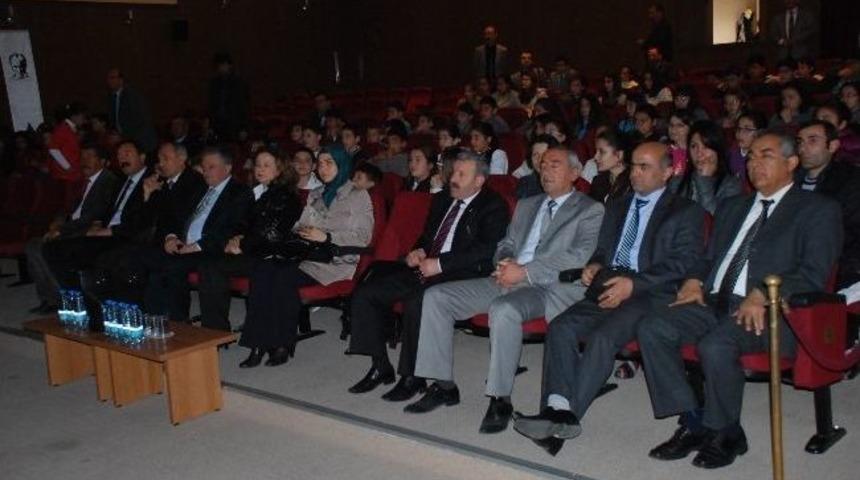 İstiklal Marşını En G&uuml;zel Okumak İ&ccedil;in Yarıştılar