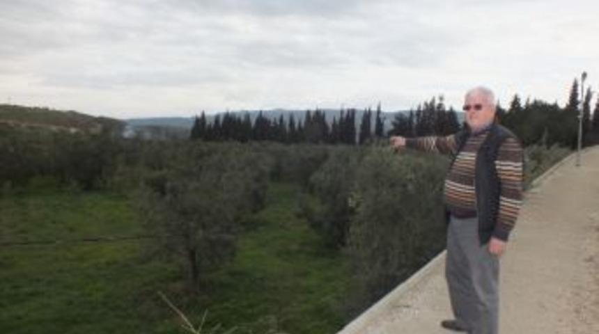 Tarlasından Ge&ccedil;en Viyad&uuml;k&uuml; Yıkacak