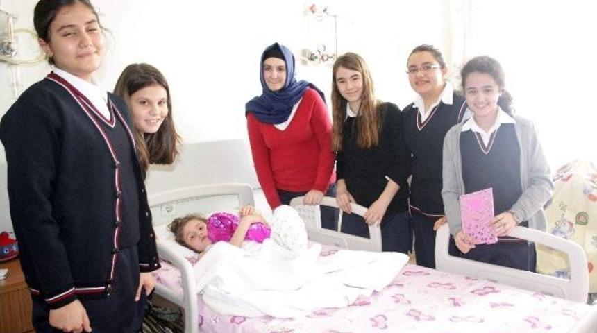 Minik Y&uuml;reklerden İyilik Hareketi