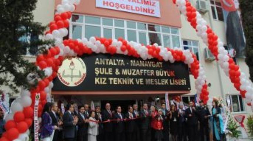 Son 10 Yılda Antalya'da Okulların Y&uuml;zde 60'ını Hayırseverler Yaptırdı