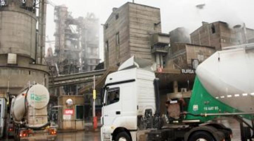 Bursa &Ccedil;imento Fabrikası&rsquo;nda Beton D&uuml;şt&uuml;: 5 Yaralı