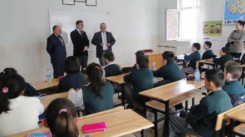 Sungurlu&rsquo;da &Ouml;ğrencilere Kuran-ı Kerim Dağıtıldı