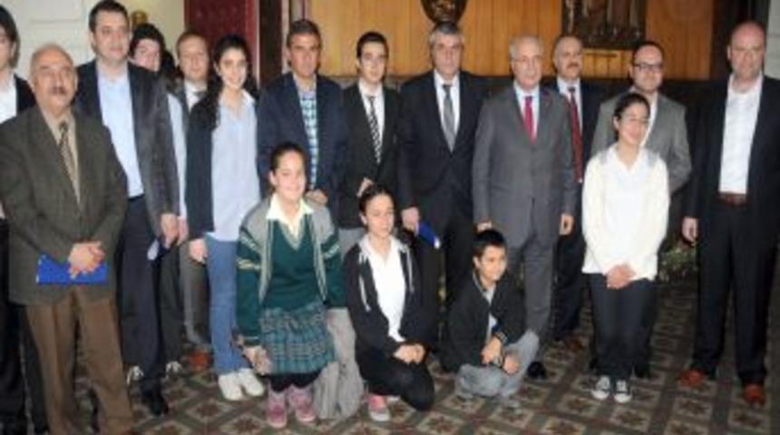 &Ouml;ğrenciler Akhisar Belediyespor Ve Manisaspor'a Galibiyet Primi Verecek