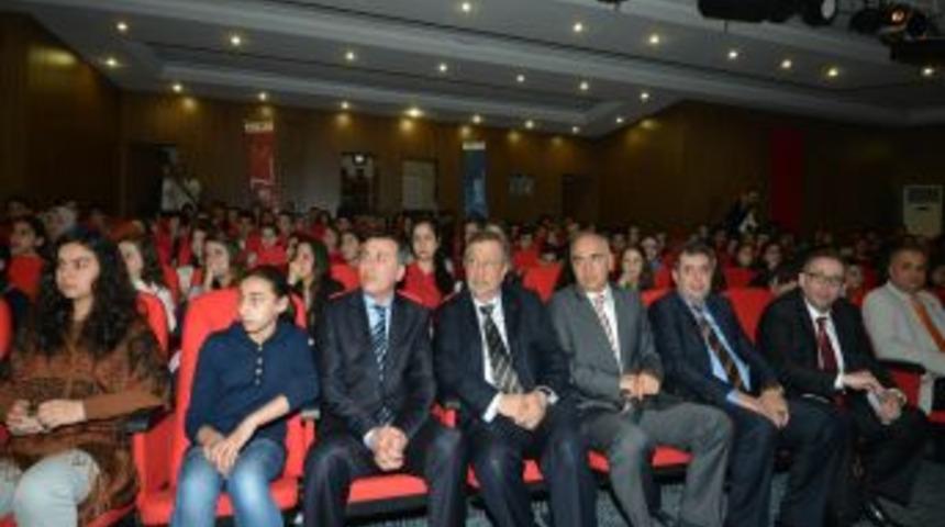 Uyuşturucu Kullanan &Uuml;nl&uuml;ler Sorusu Ceceli'yi Terletti