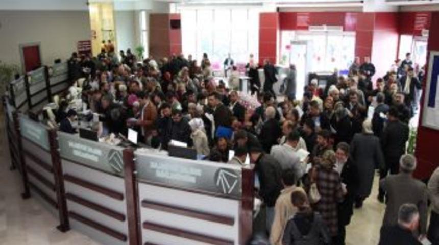 Ucuz Konut I&ccedil;in Vatandaşlar Şahinbey Belediyesi&rsquo;ne Akın Etti