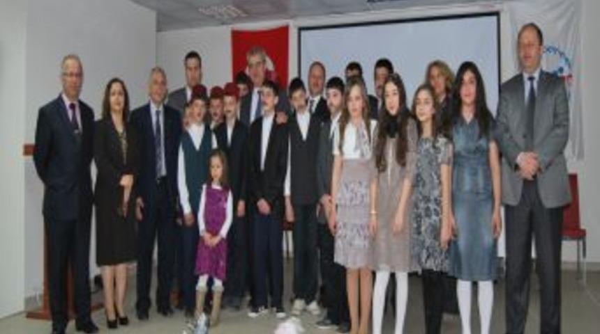 K&uuml;&ccedil;&uuml;k Kızın Okuduğu İstiklal Marşı, Izleyicilere Duygulu Anlar Yaşattı