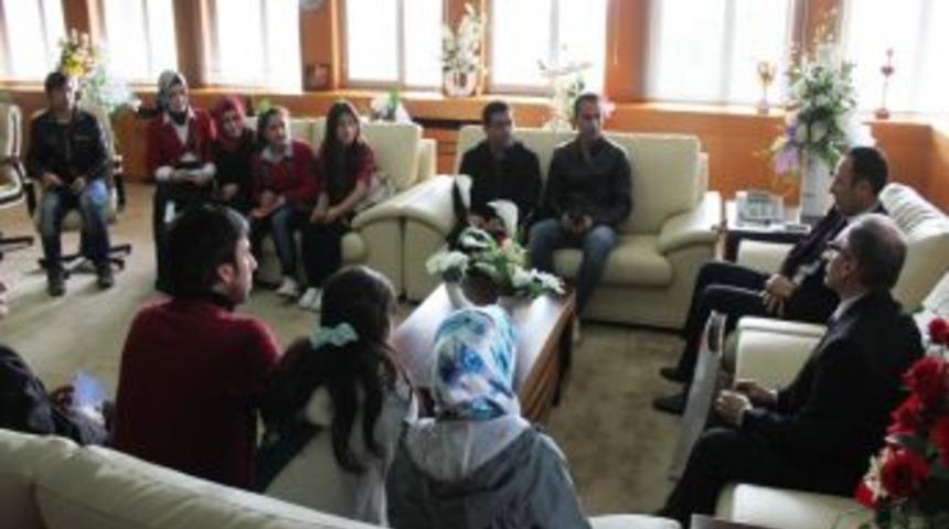 Batmanlı &Ouml;ğrenciler Fırat &Uuml;niversitesi'ni Ziyaret Etti