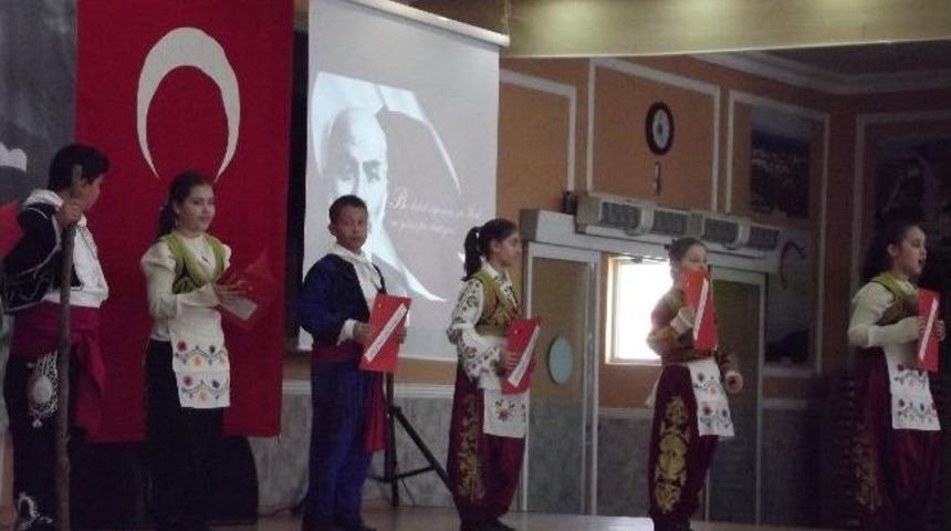 &Ouml;ğrencilerin İstiklal Marşı Orotoryosu B&uuml;y&uuml;ledi