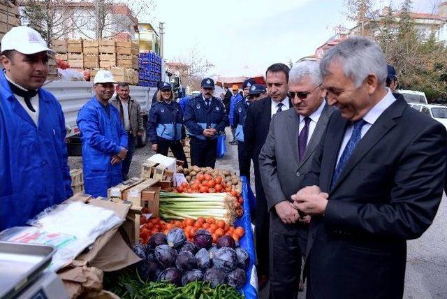 Belediye Çalışanı Manav Oldu