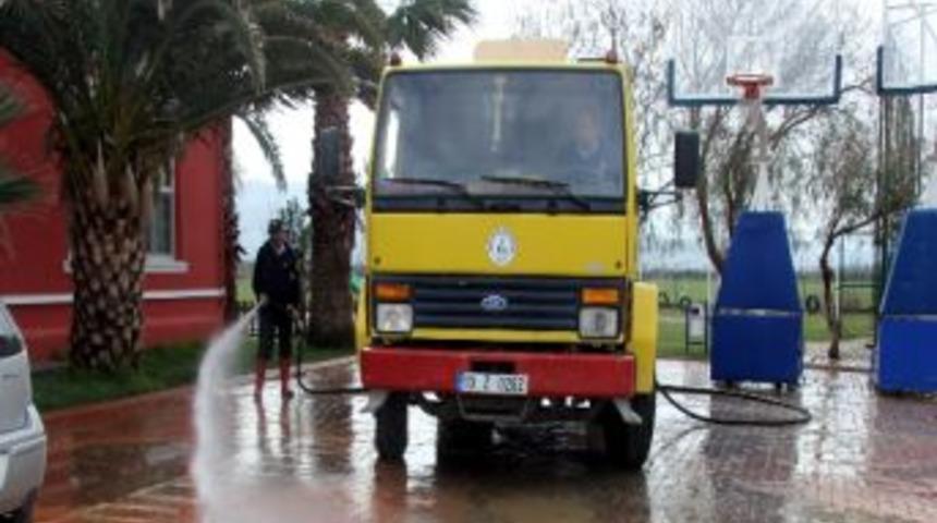 Burhaniye&rsquo;den Edremit&rsquo;e Sel Desteği