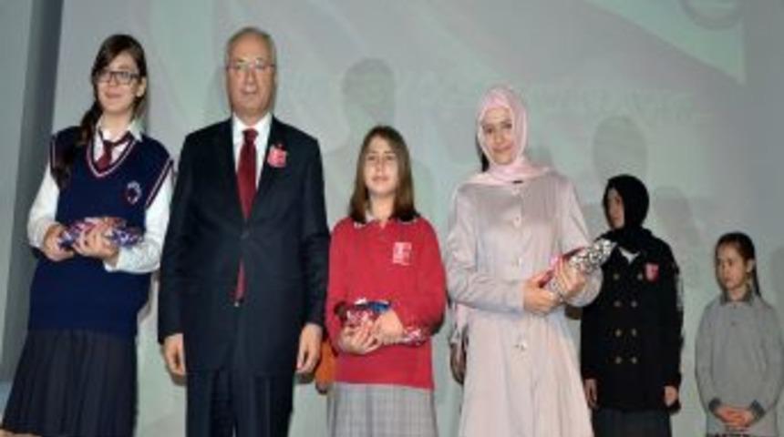 Manisa Valisi Daş&ouml;z: İstikl&acirc;l Marşı Sıradan Bir Marş Değil