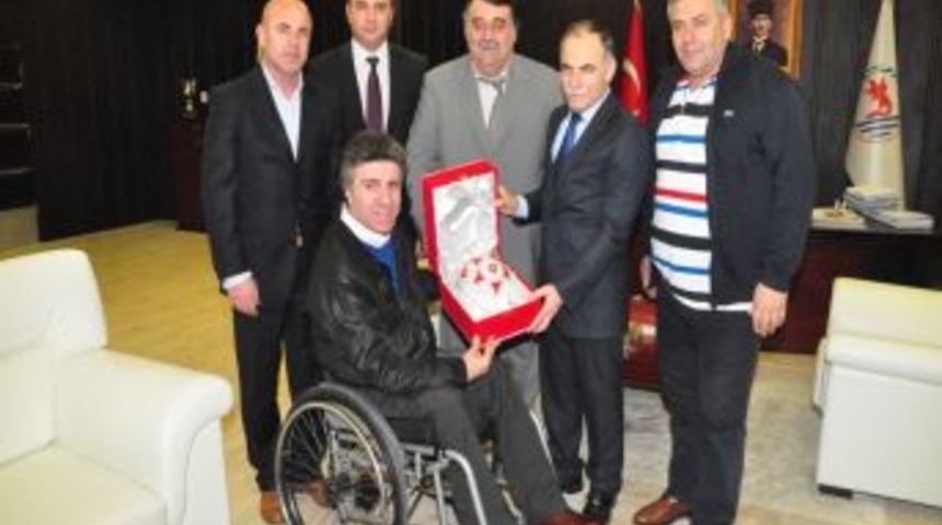 Samsunspor Y&ouml;netimi, OM&Uuml; Rekt&ouml;r Prof. Dr. Akan&rsquo;ı Ziyaret Etti