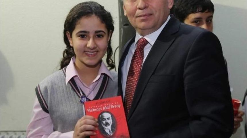 Başkan Zolan&rsquo;dan &Ccedil;ocuklara Mehmet Akif Ersoy Kitabı