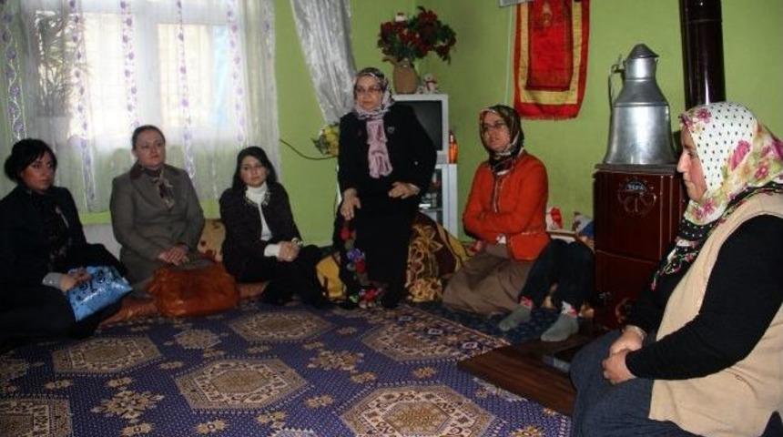 Vali Eşi Fakir Aileye Yardım Eli Uzattı