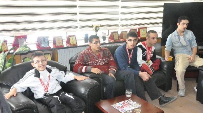 Manisalı Engellilerden B&uuml;y&uuml;k Başarı