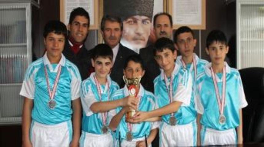 Akdağmadeni 3 Bin Metre Koşusunda İkinci Oldu